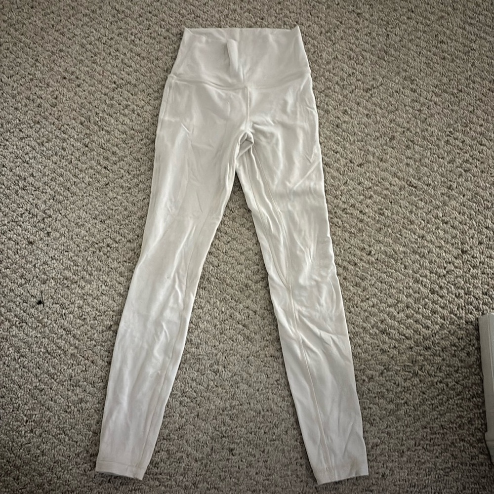 Lululemon size 4 cream leggingsgs